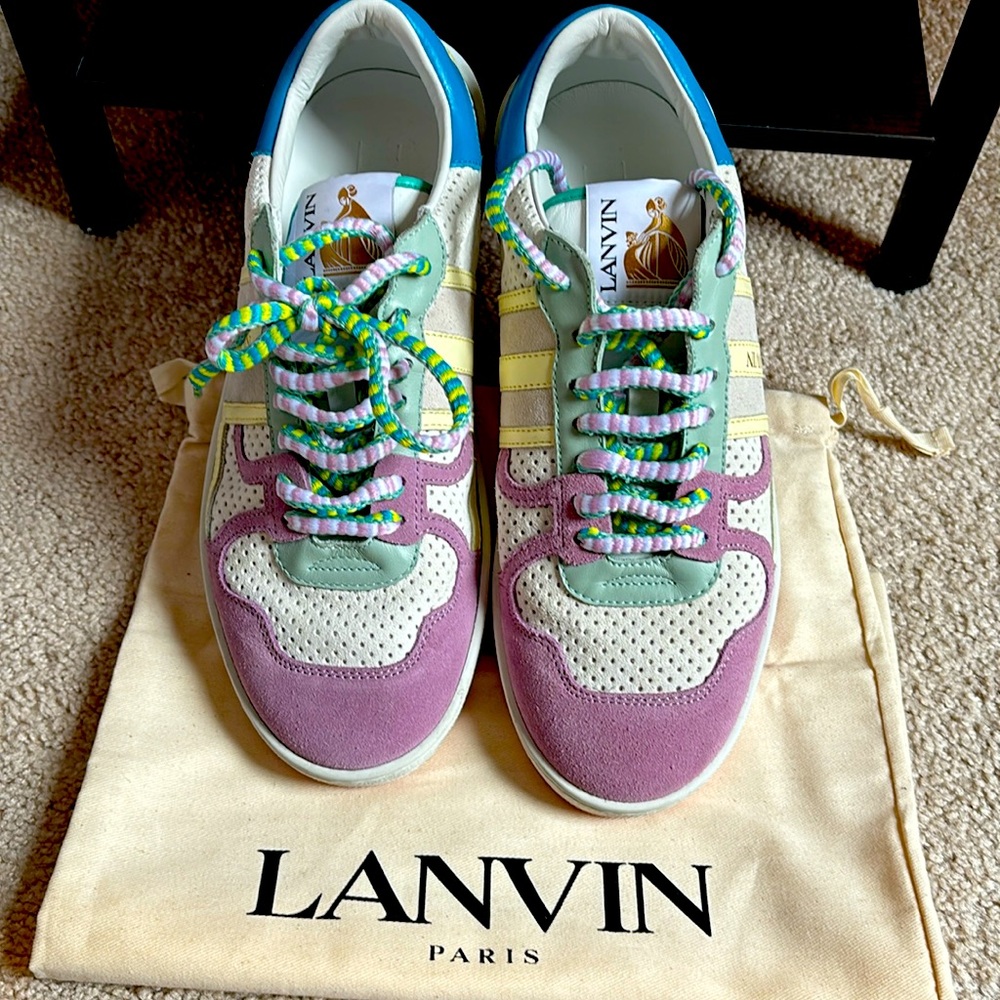 Sneakers brand new never used